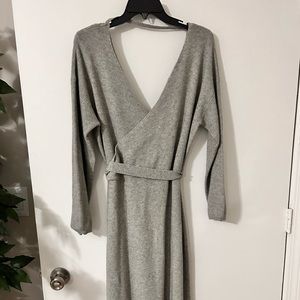 Gorgeous Chelsea28 sweater dress👗 is a must-have to any fashionista's wardrobe